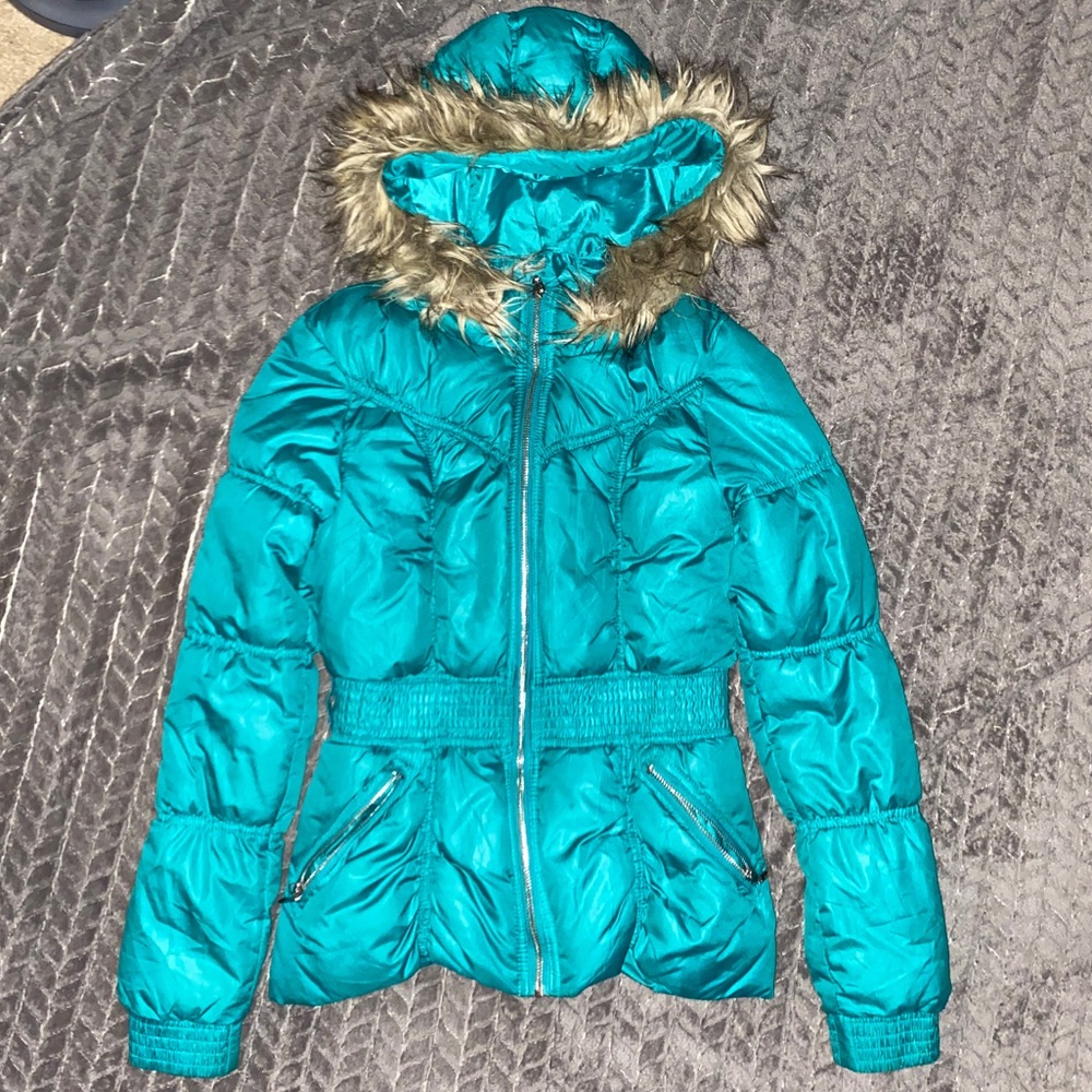 Lightweight puffer coat with fur